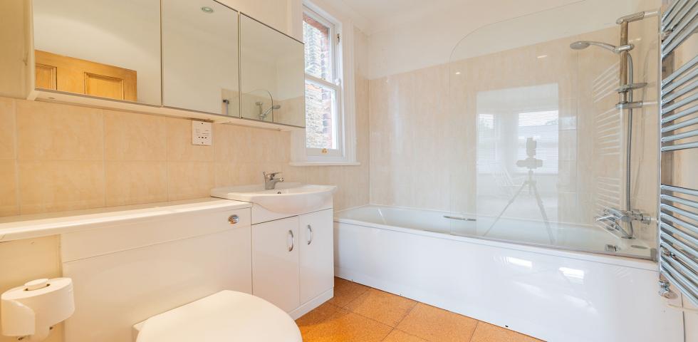 Stunning Sharers Apartment Greencroft Gardens, West Hampstead